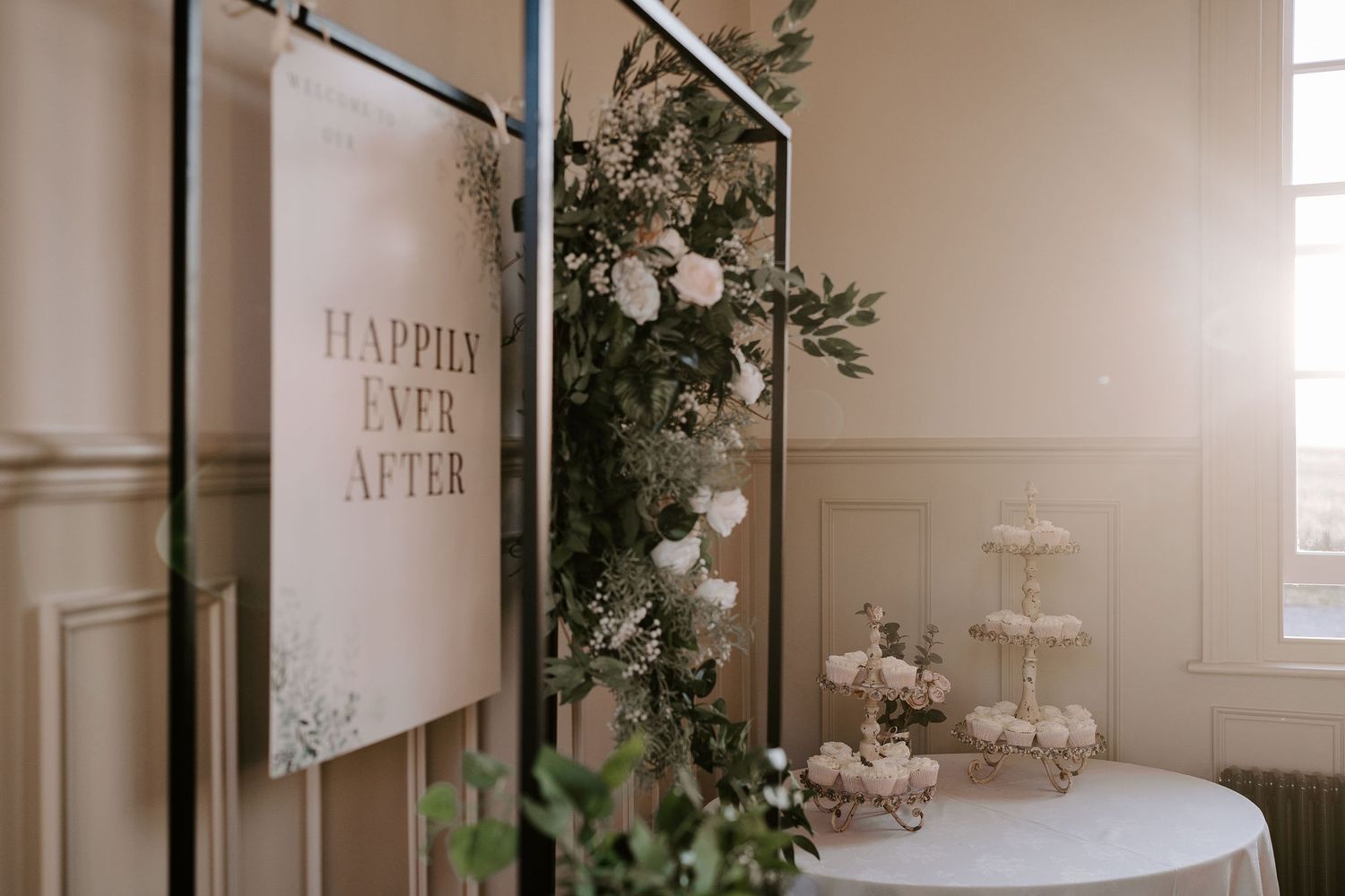 wedding-cakes-welcome-sign-stockton-house-wedding-shropshire