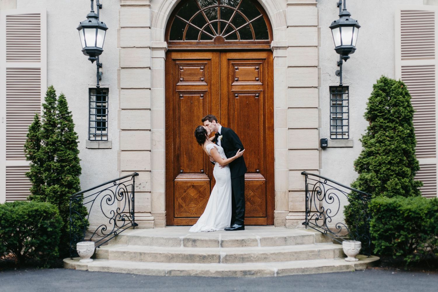 Wedding Photo at Glen Manor in Portsmouth Rhode Island taken by Abby Houser Photography