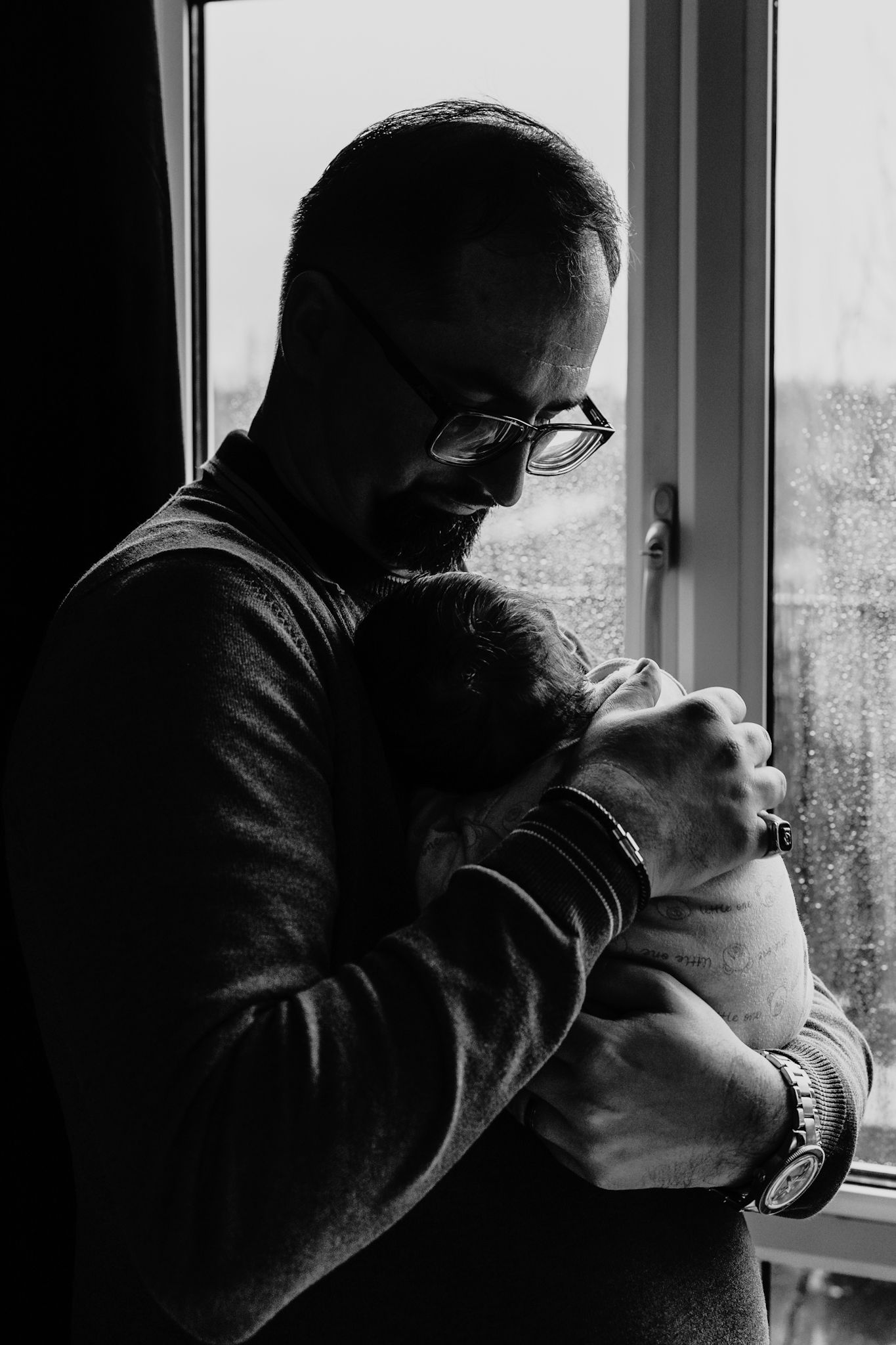 Father-holds-his-baby-boy-newborn-photography-Meath-Dublin