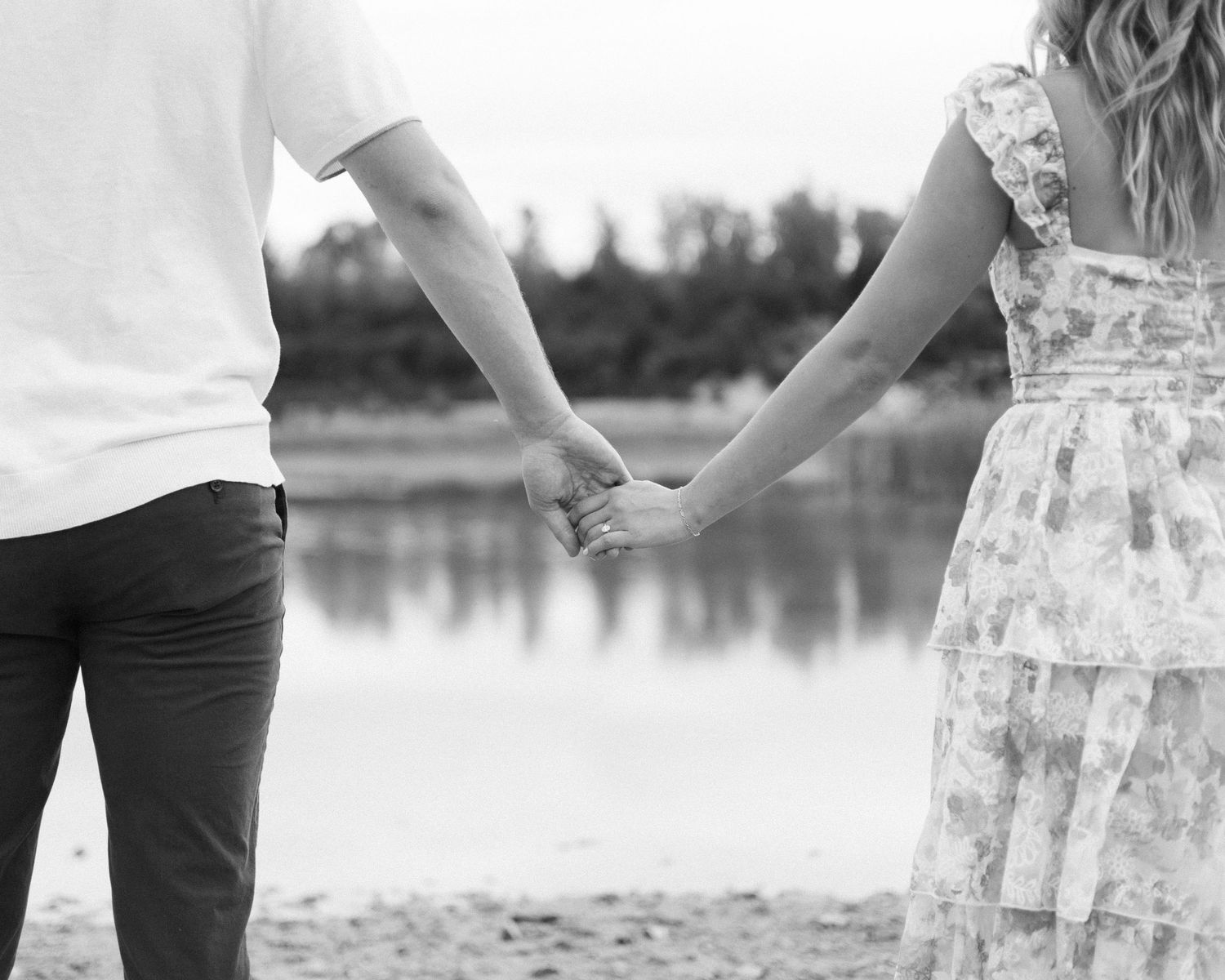 Engagement photographer located in Oxford, OH near Miami University.  Offering proposal pictures, engagement pictures and wedding pictures