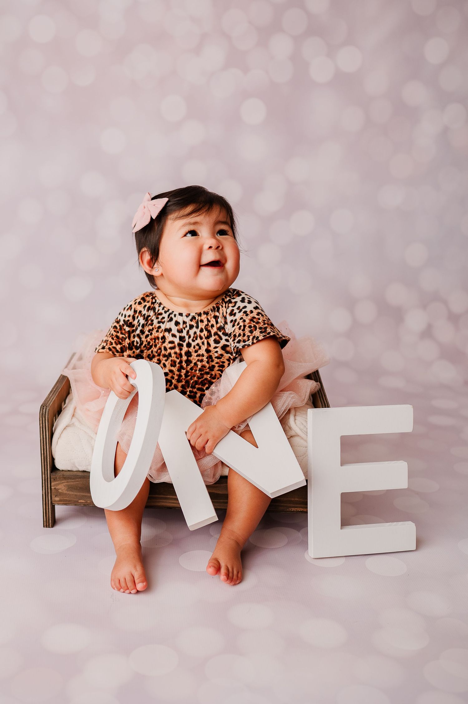 DFW Cake smash Session one year old holding one letters
