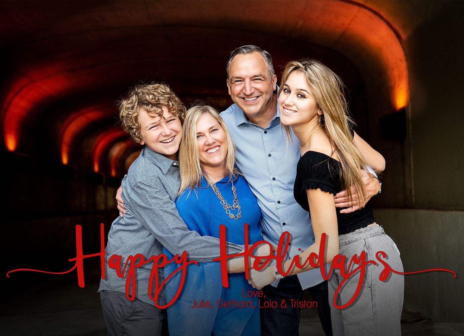 custom-holiday-card-family-in-tunnel-by-margie-temme-photography