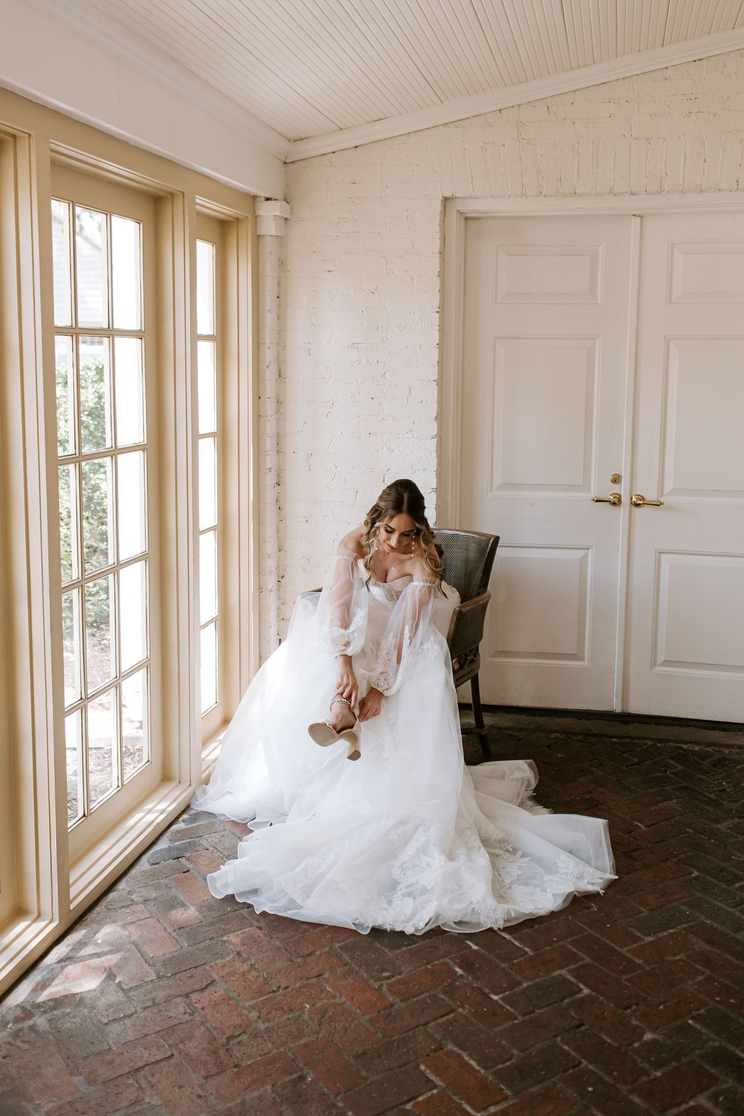 Elegant intimate classy modern romance weddings north Georgia east coast documentary photographer real Raw