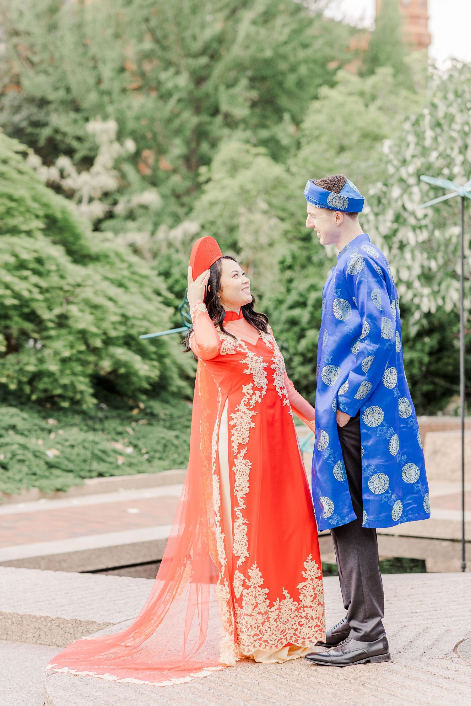 MOONGATE GARDEN WASHINGTON DC ENGAGEMENT PICTURES