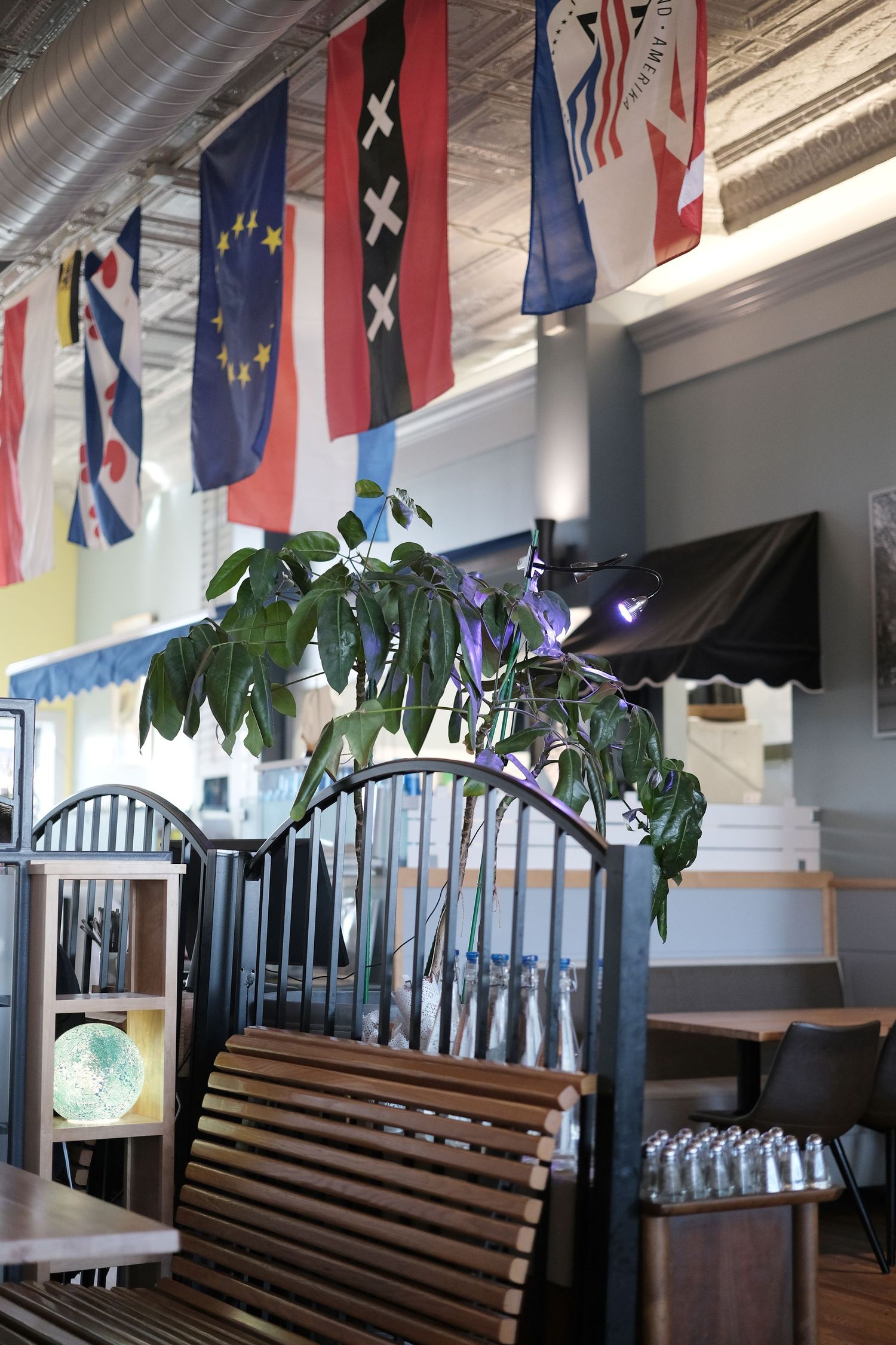 Inside Van Gogh's Eeterie