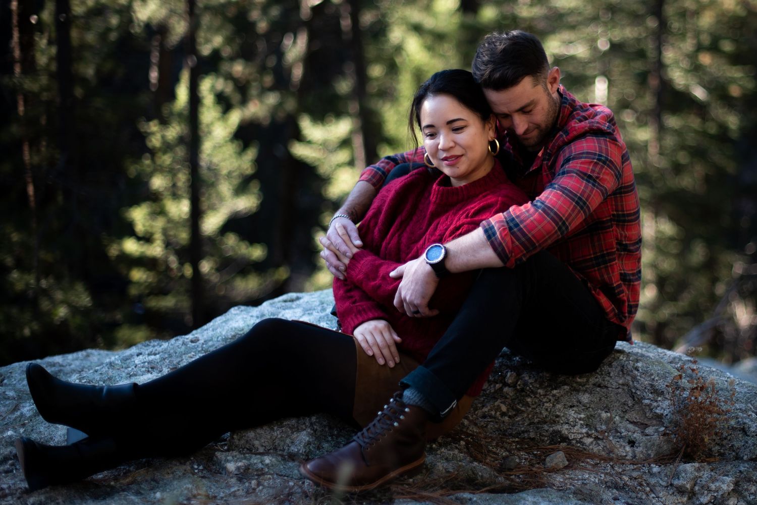 Chrsitmas photo shoot on Mount Lemon, AZ.  Couples mountain, woodland photoshoot.