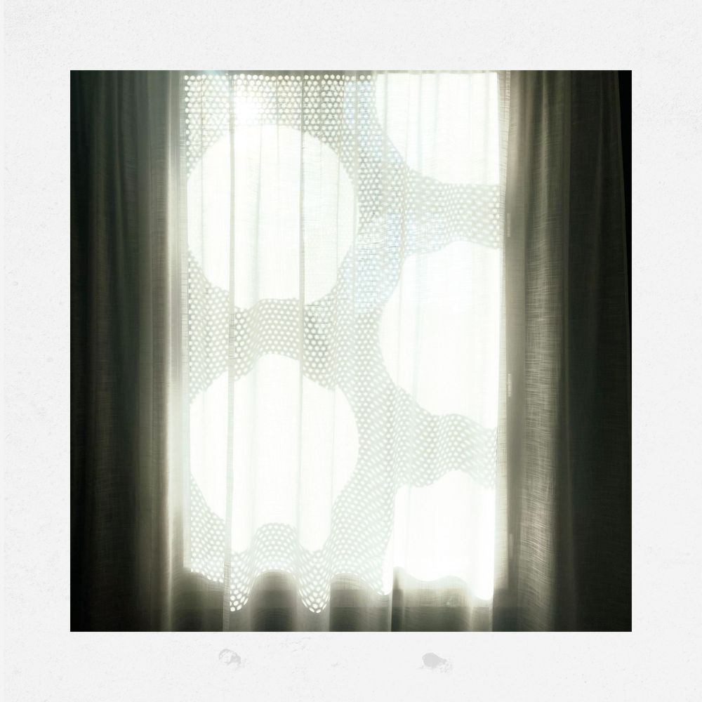 Reflets de la Fenêtre (Montpellier, France), Cut-out circles, window, light, drapes