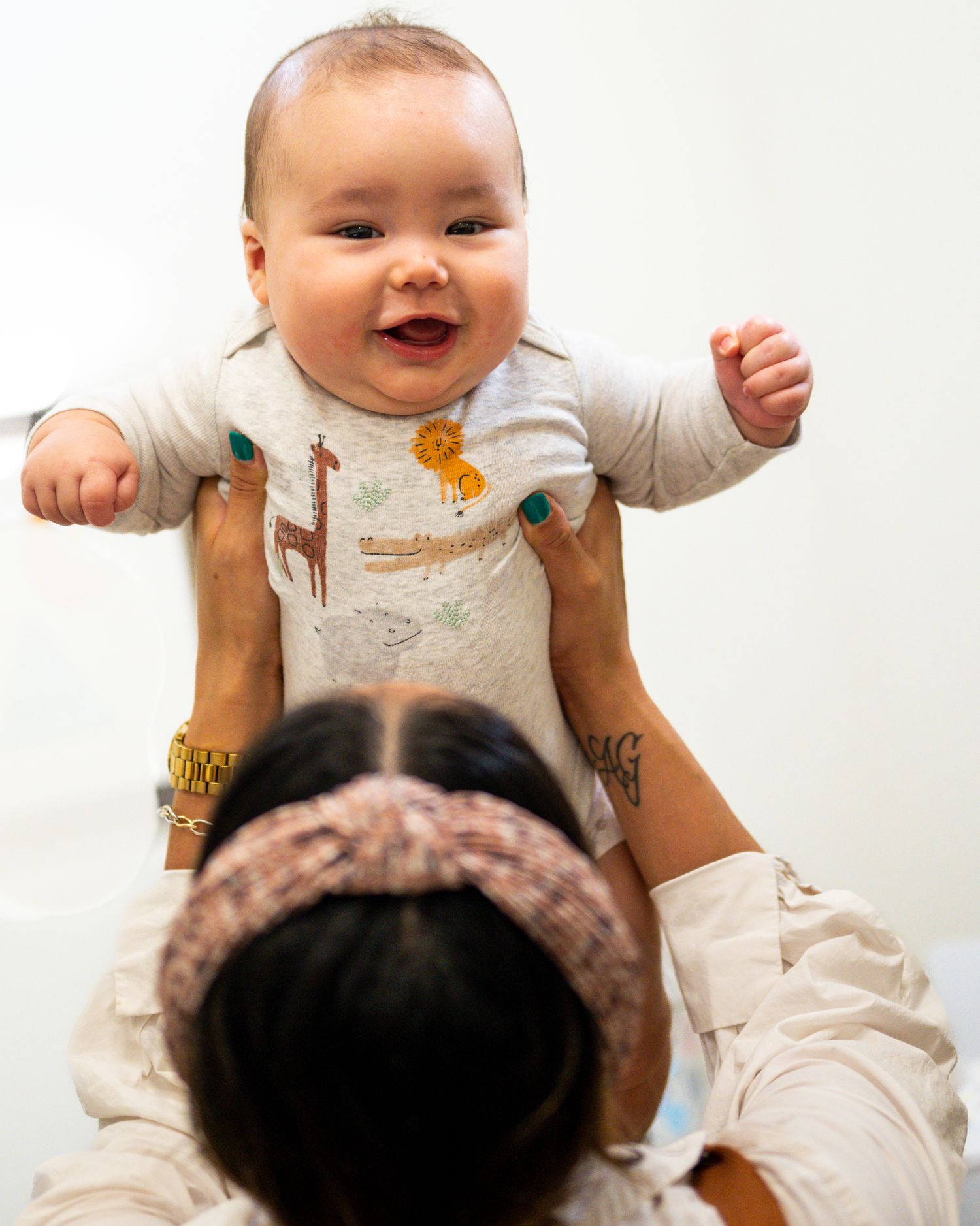 Tucson lifestyle family photographer. Mommy and baby photoshoot Tucson WA.