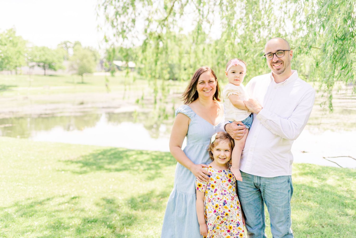 Blue, white, cream and flower outfit inspiration | Spring family photo session outfits
