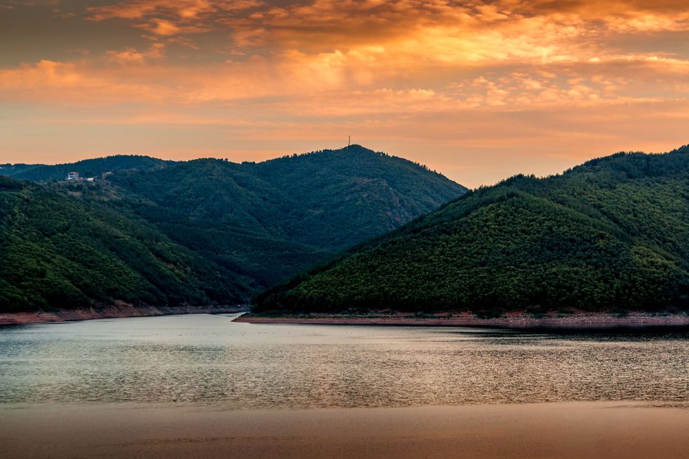 пейзажно фото заснемане на изгрев на язовир кърджали