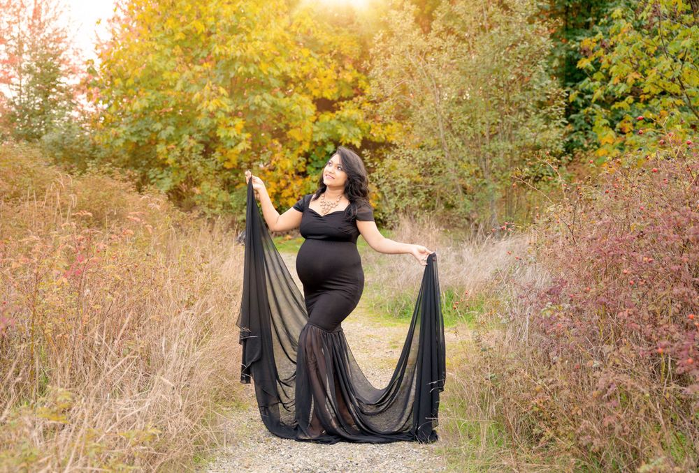 maternity lady black dress solo photography - Jasmeet K Photography