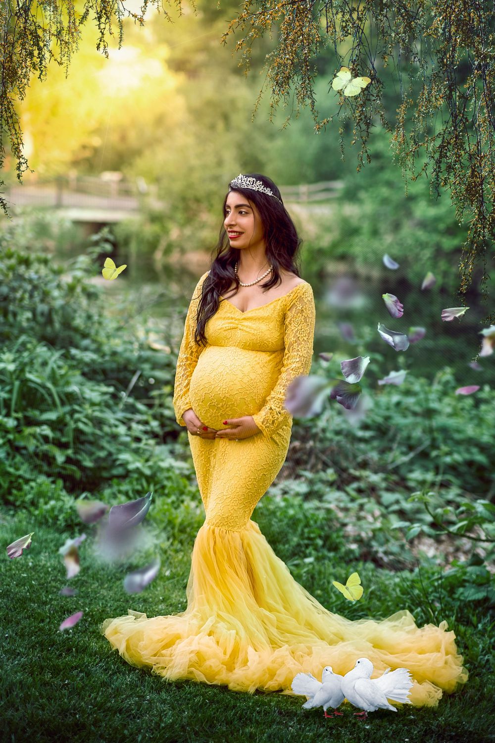 maternity lady stylish pose in the garden photography - Jasmeet K Photography