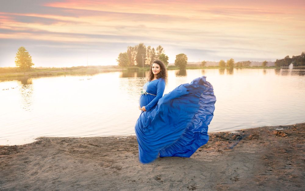 maternity woman dark blue dress - Jasmeet K Photography