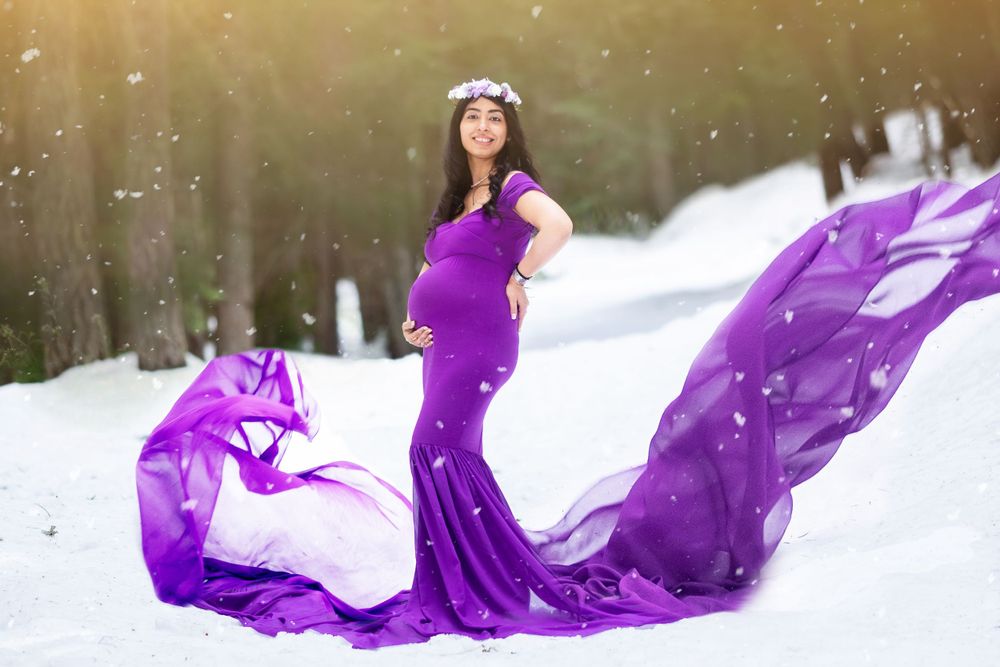 maternity lady with snow photography - Jasmeet K Photography