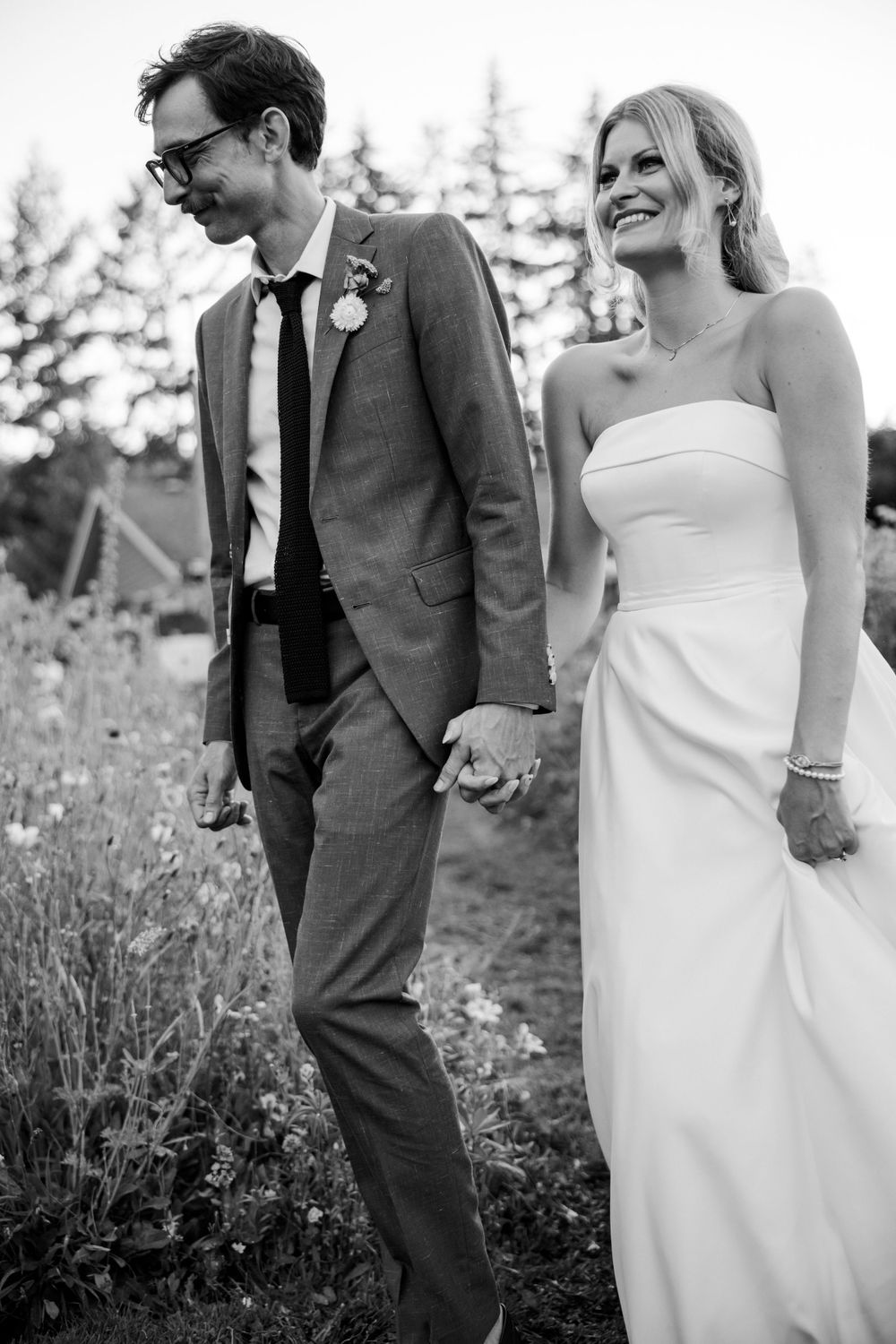 Emery and Matt's wedding photographs in Victoria, B.C.
