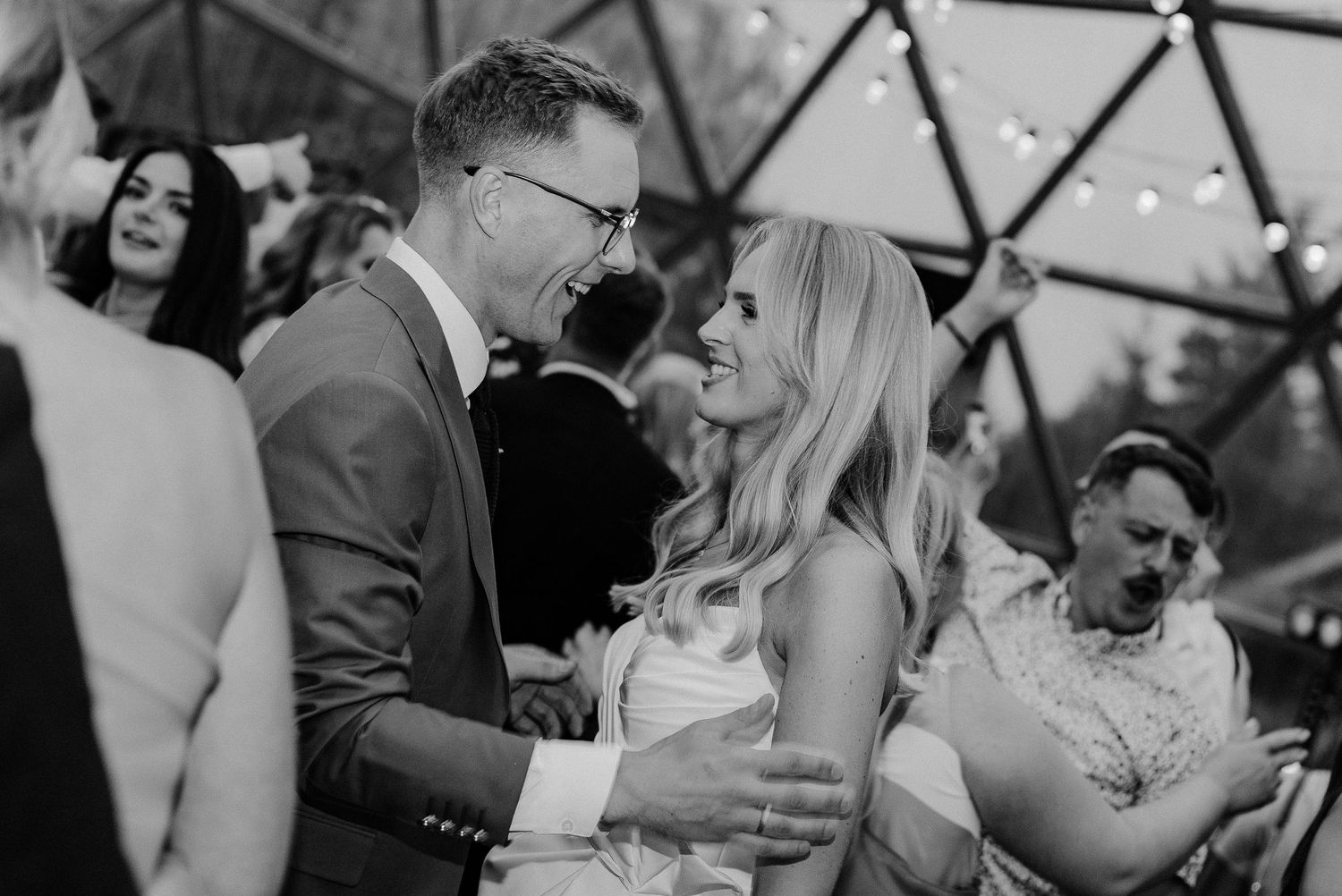THE ART OF DOCUMENTARY-STYLE WEDDING PHOTOGRAPHY