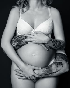 Artistic maternity photo showing tatoos