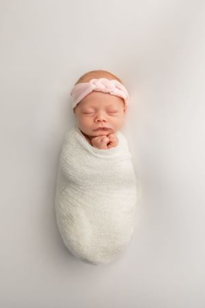 luxury professional newborn photo simple and beautiful