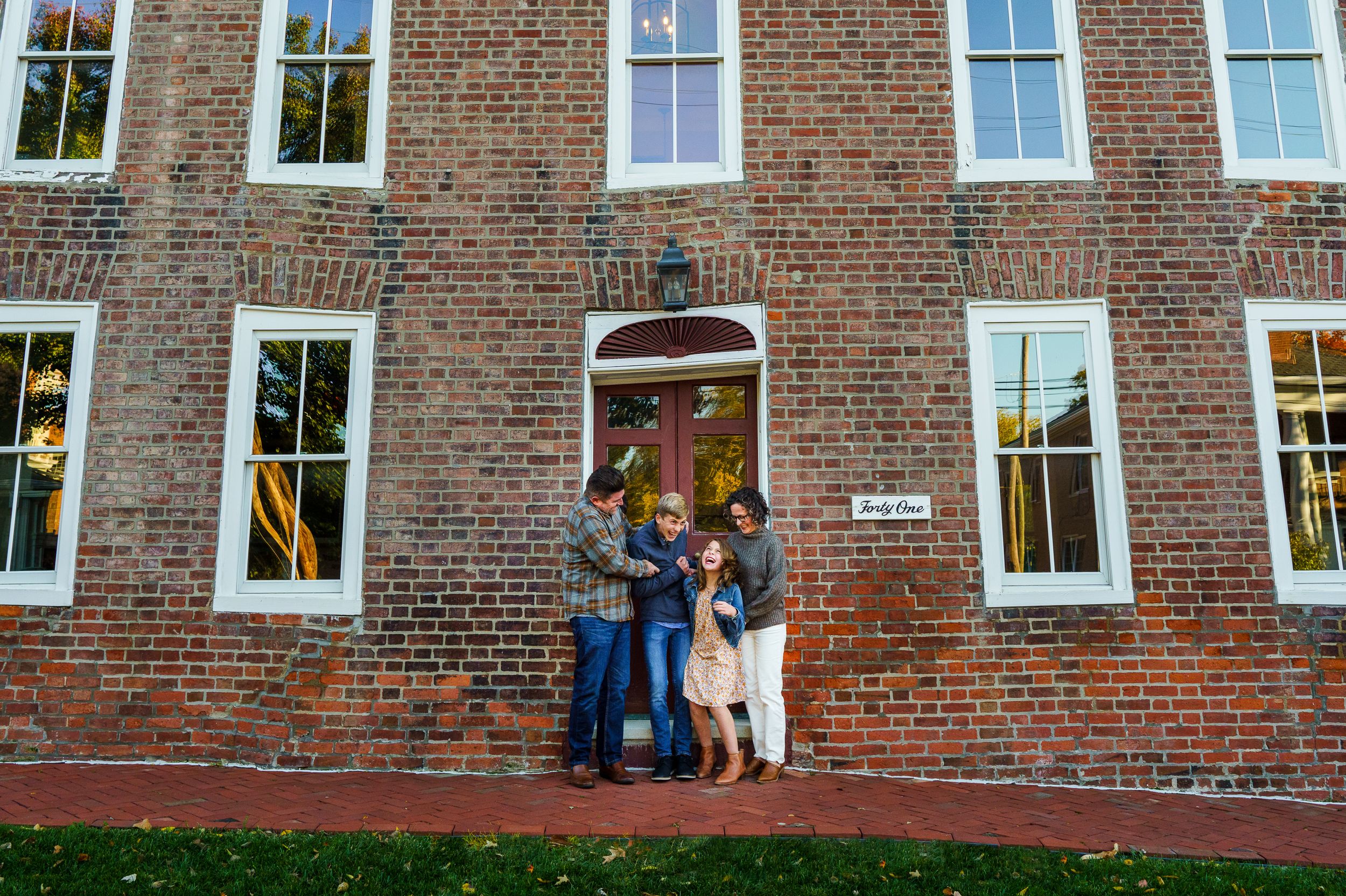 Family portrait of mom, dad, and two children in Worthington, Ohio, by Jamie Macey Photography