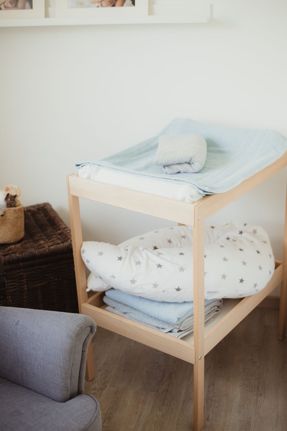 Wickelkommode mit Baumwollhandtüchern