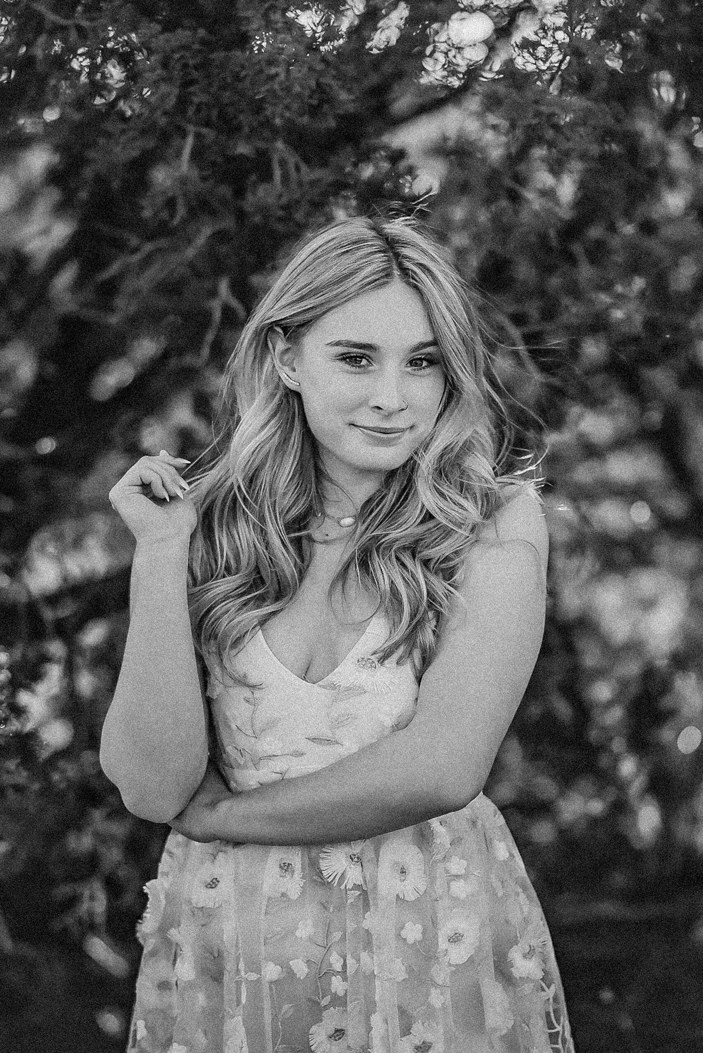 Class of 2024 senior graduation grad portrait pictures albuquerque abq nm New Mexico high school lobos poses college UNM