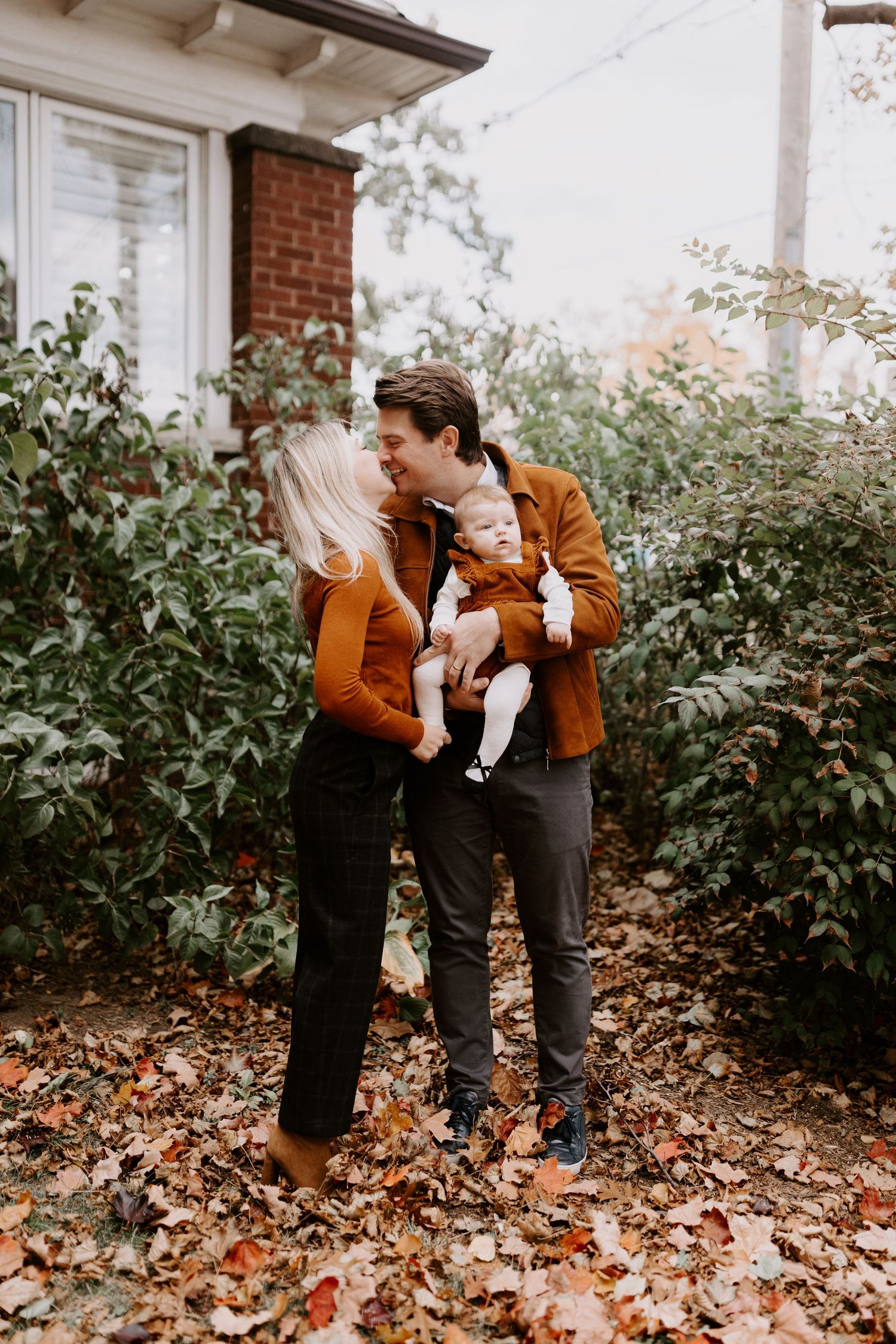 fall family photography candid toronto downtown bloor west