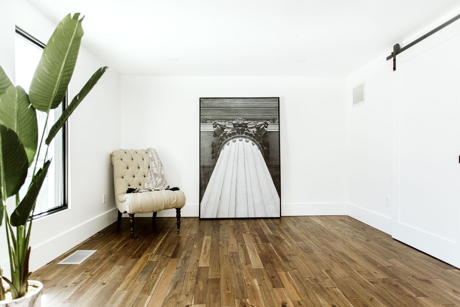upstairs area for entertaining