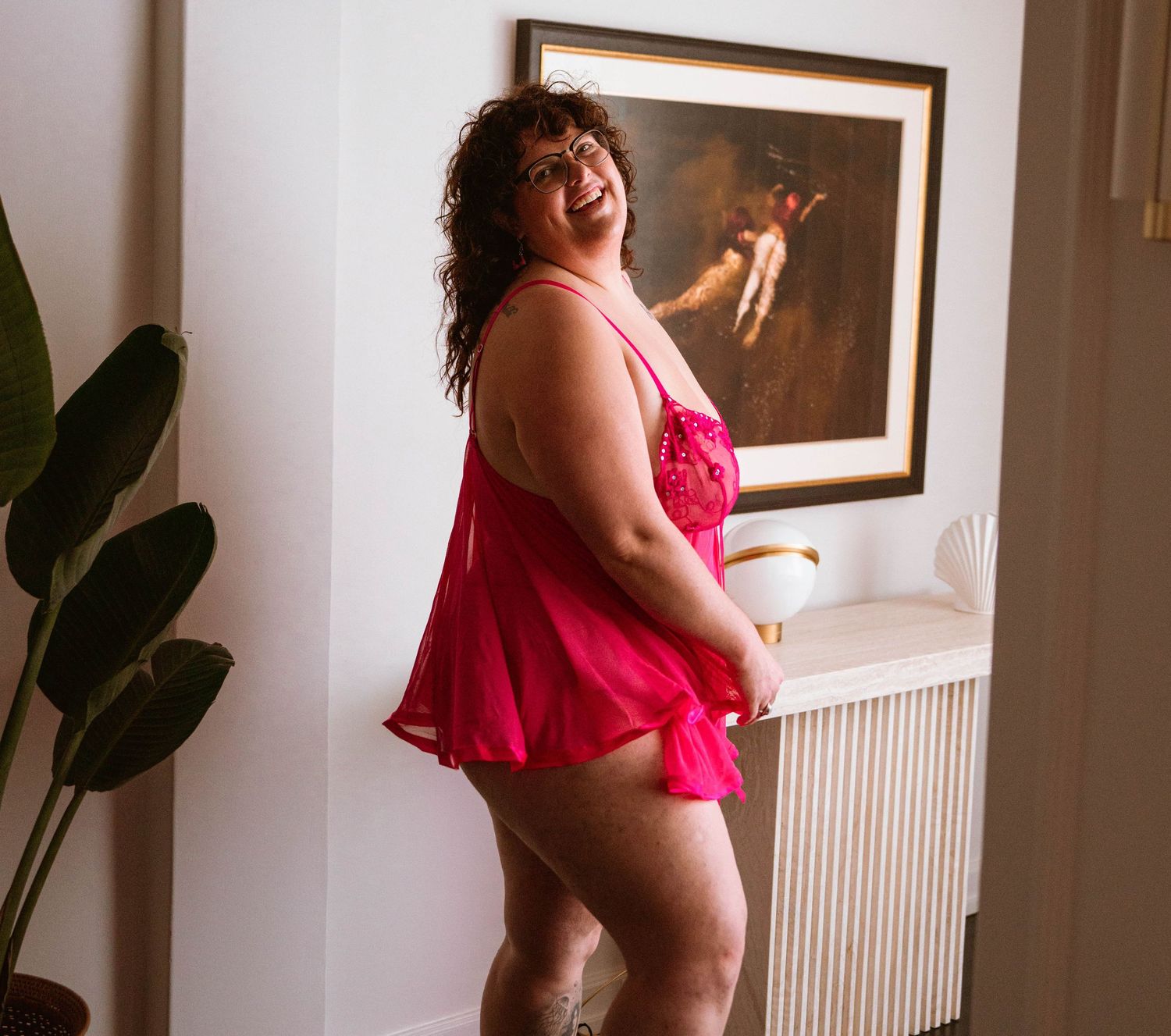 boudoir photographer in cairns women lingerie bedroom intimate photography