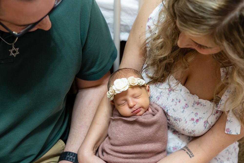 lifestyle newborn photographer near me in St. Louis