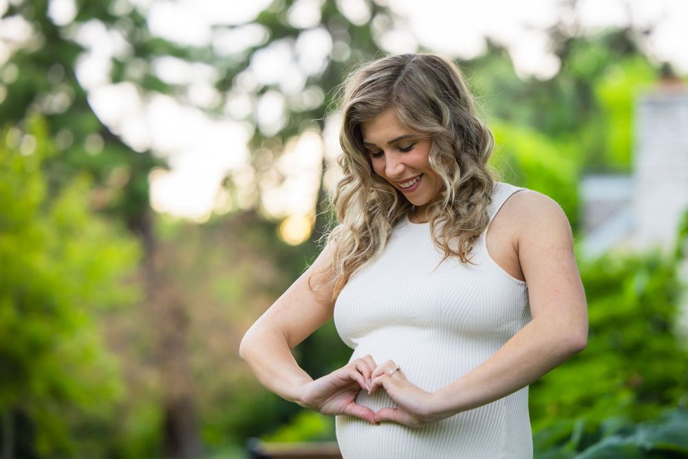 the best maternity photographer in  St. Louis