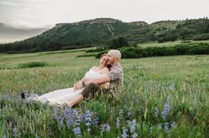 Castle Rock maternity and family photographer. Maternity photo session in Castle Rock Colorado. Pregnancy announcement photo session