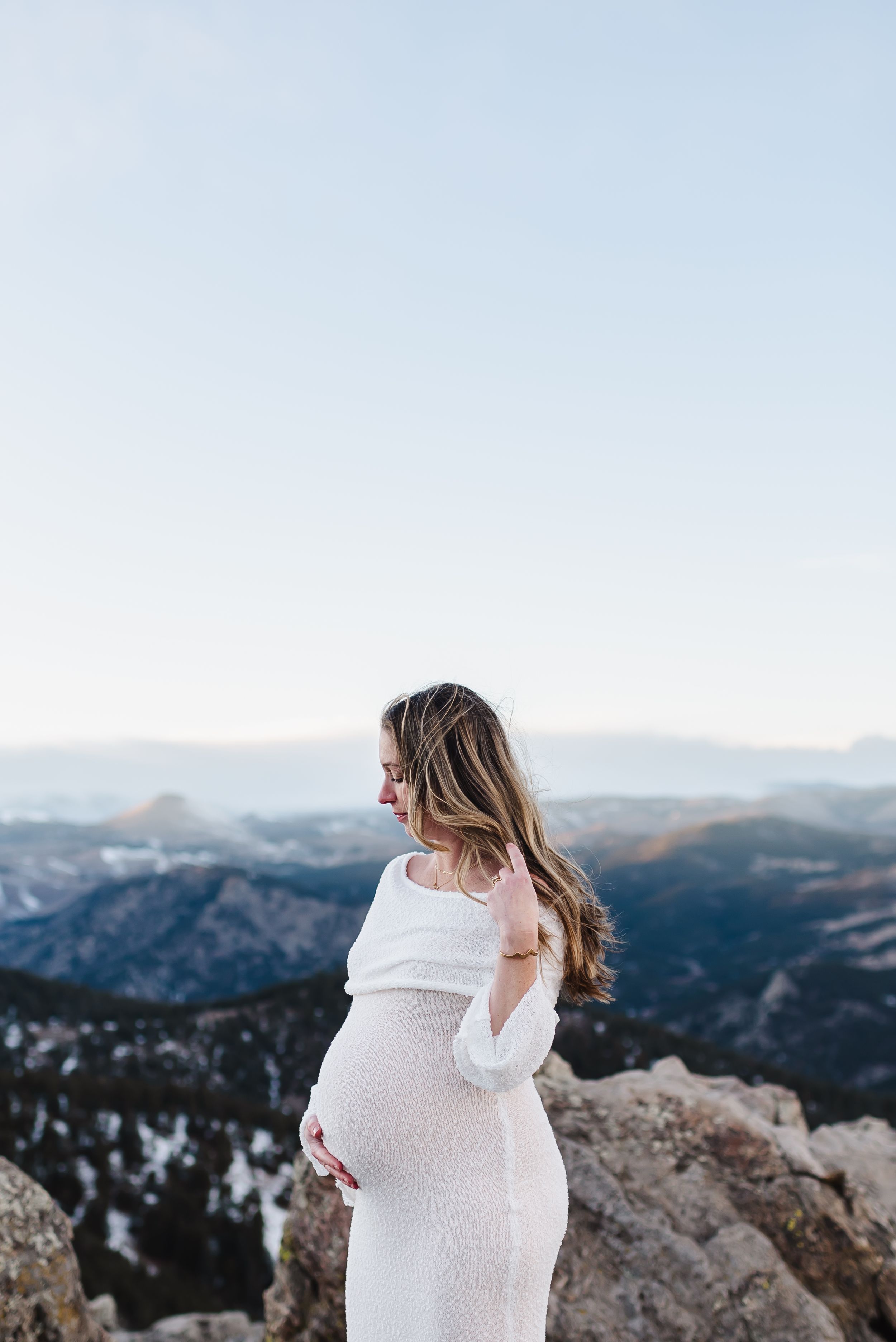 mountain maternity photo shoot in Boulder Colorado. mountain pregnancy photo shoot in Colorado. Denver Colorado maternity photographer.
