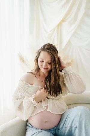 Studio maternity photo shoot in Denver Colorado. Boho maternity photographer for in studio photo shoot. Colorado maternity photographer