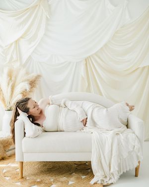 Studio maternity photo shoot in Denver Colorado. Boho maternity photographer for in studio photo shoot. Colorado maternity photographer