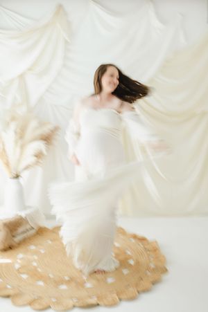 Studio maternity photo shoot in Denver Colorado. Boho maternity photographer for in studio photo shoot. Colorado maternity photographer