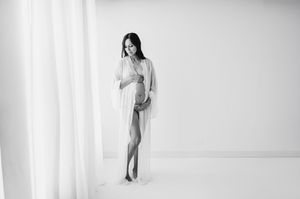 Studio maternity photographer in Centennial Colorado. Colorado maternity photographer in studio and outdoors. Boudoir maternity photo shoot
