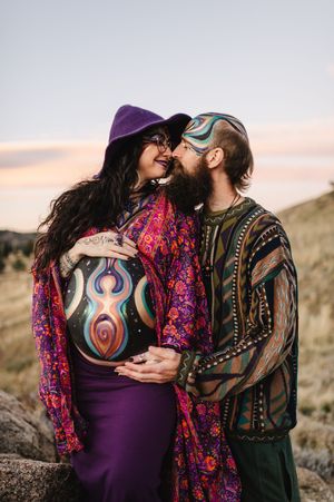 Boulder Maternity photographer for outdoor photo session. Fall maternity photographer in Boulder Colorado