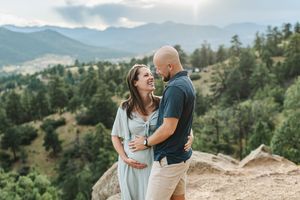 Colorado maternity photographer in Morrison. Mountain maternity photo shoot in Colorado. Colorado maternity photo shoot in the mountains.