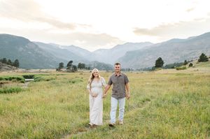 Rocky Mountain National Park photographer for maternity and family photo session. Maternity and Family photographer in Estes Park Colorado