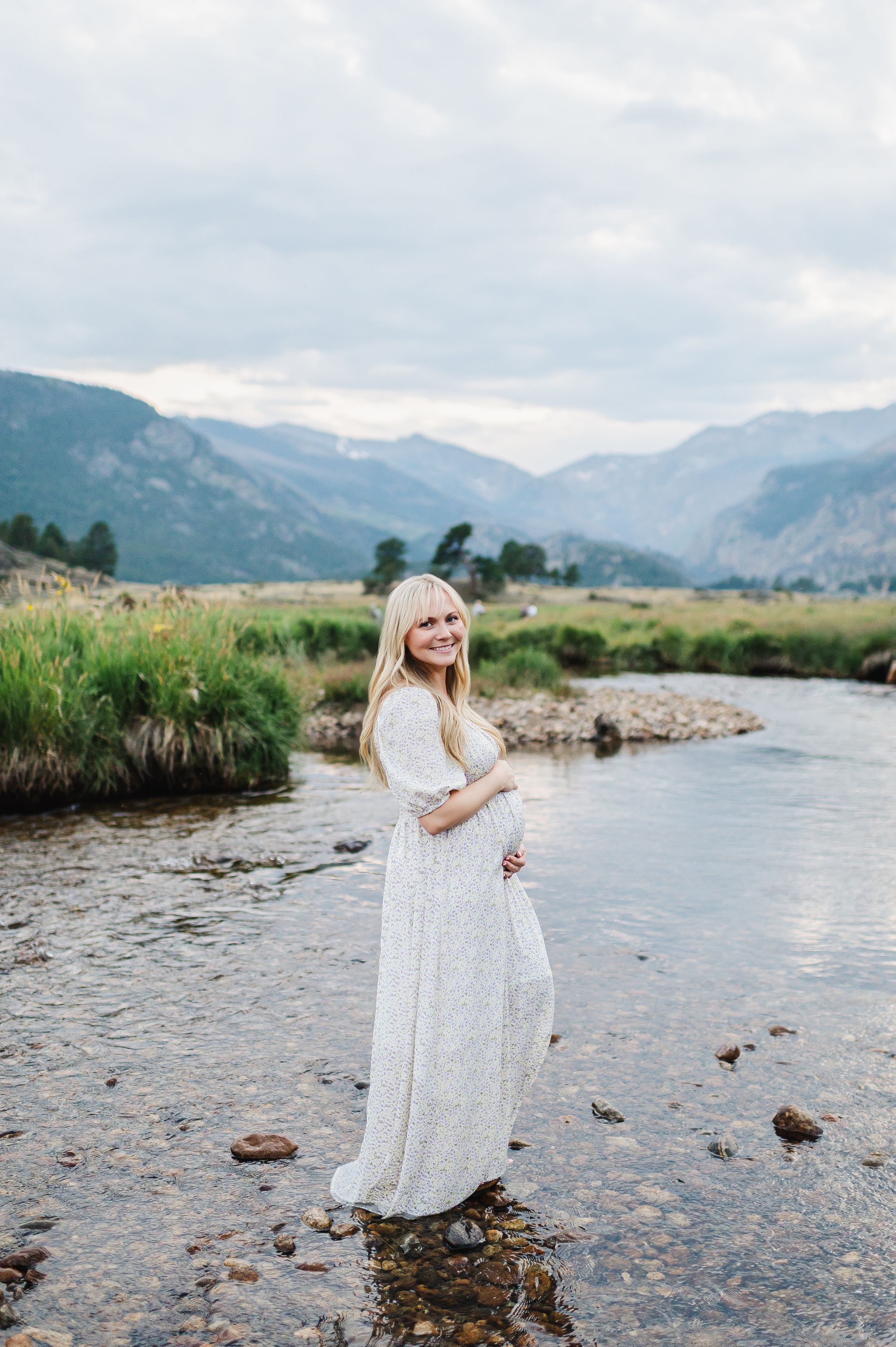 Rocky Mountain National Park photographer for maternity and family photo session. Maternity and Family photographer in Estes Park Colorado