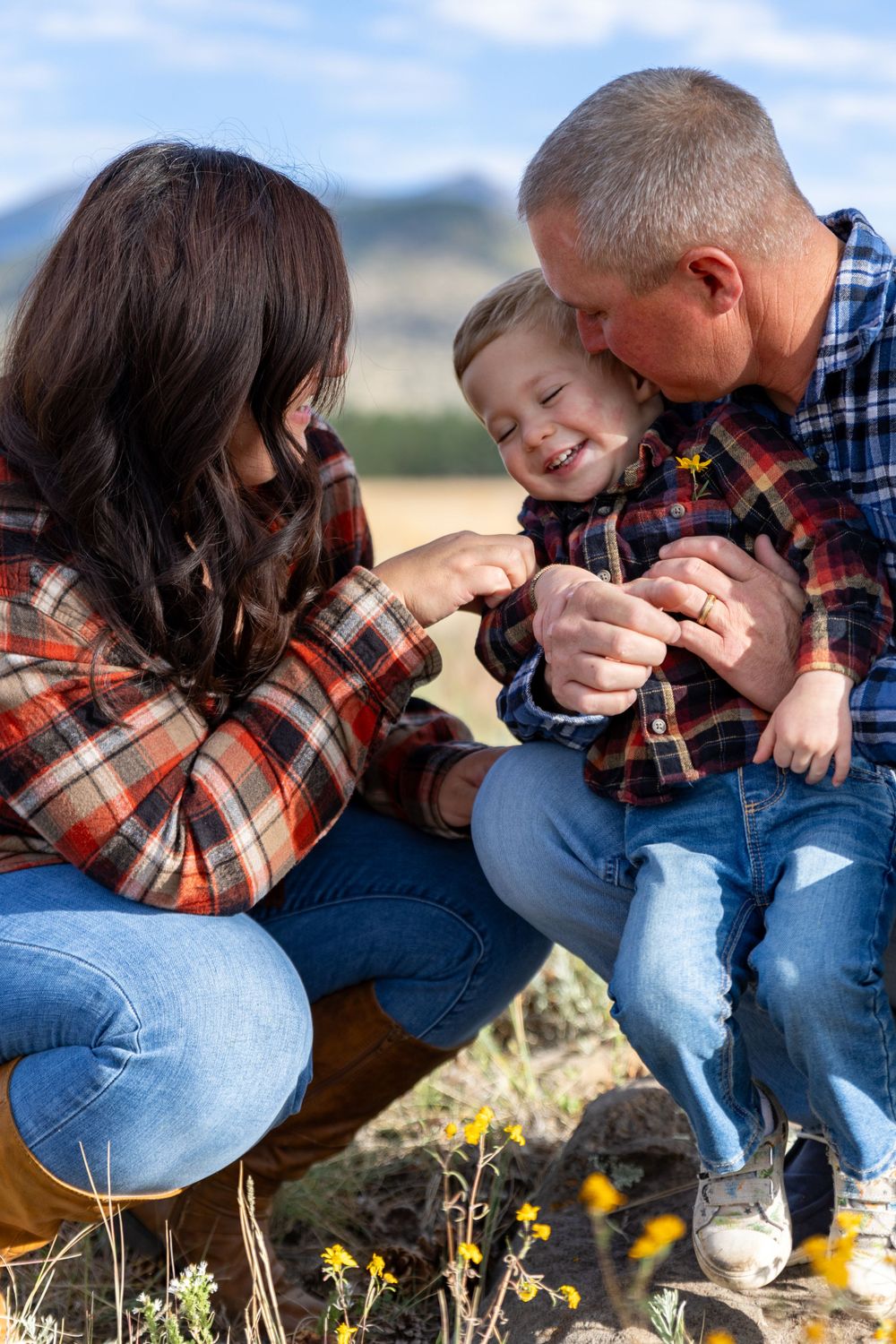 flagstaff, northern arizona, peaks, mountain, family, couple, little boy, portrait photographer, candid