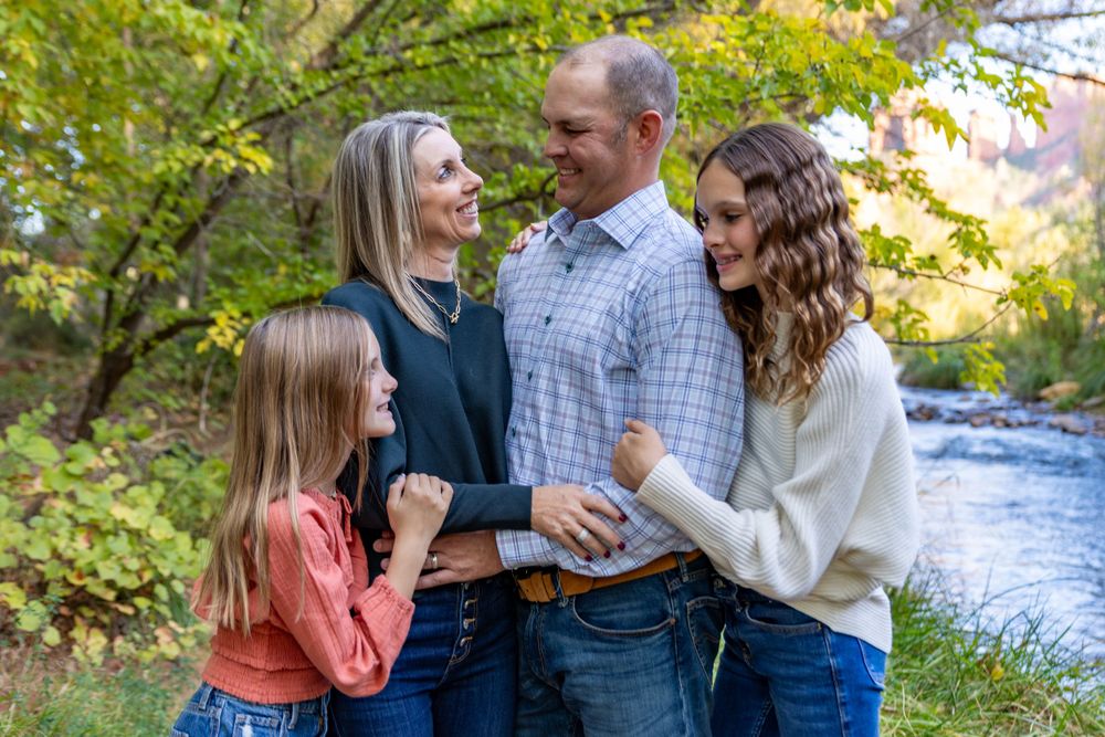 sedona, red rocks, creek, northern arizona, family, couple, portrait photographer