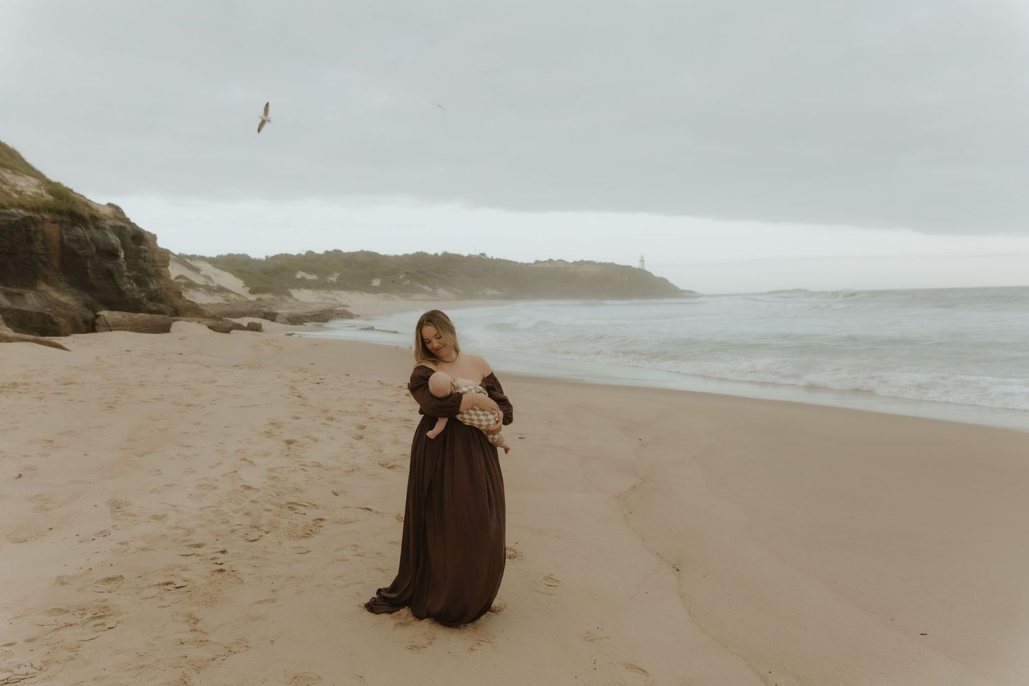 Mum and baby photoshoot in Lake Macquarie. Based in lake Macquarie nsw, servicing the central coast and Newcastle.