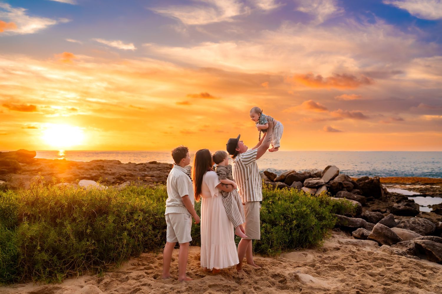 Couples photoshoot during sunset in Honolulu
