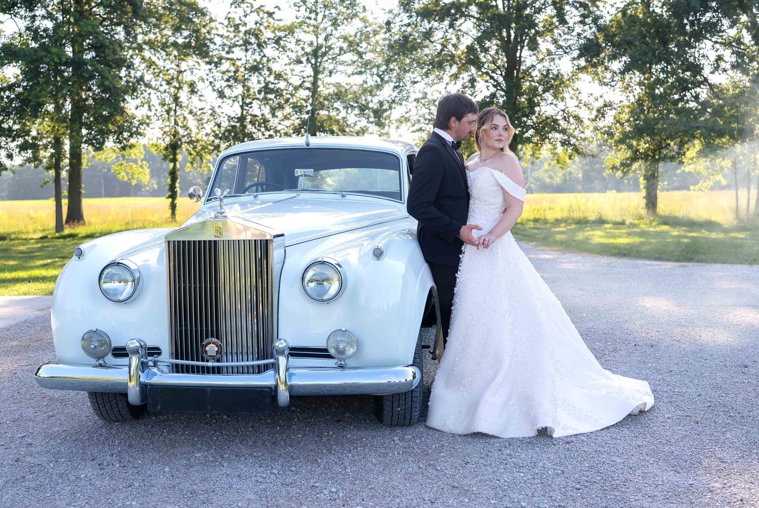 elegant Columbus bride and groom