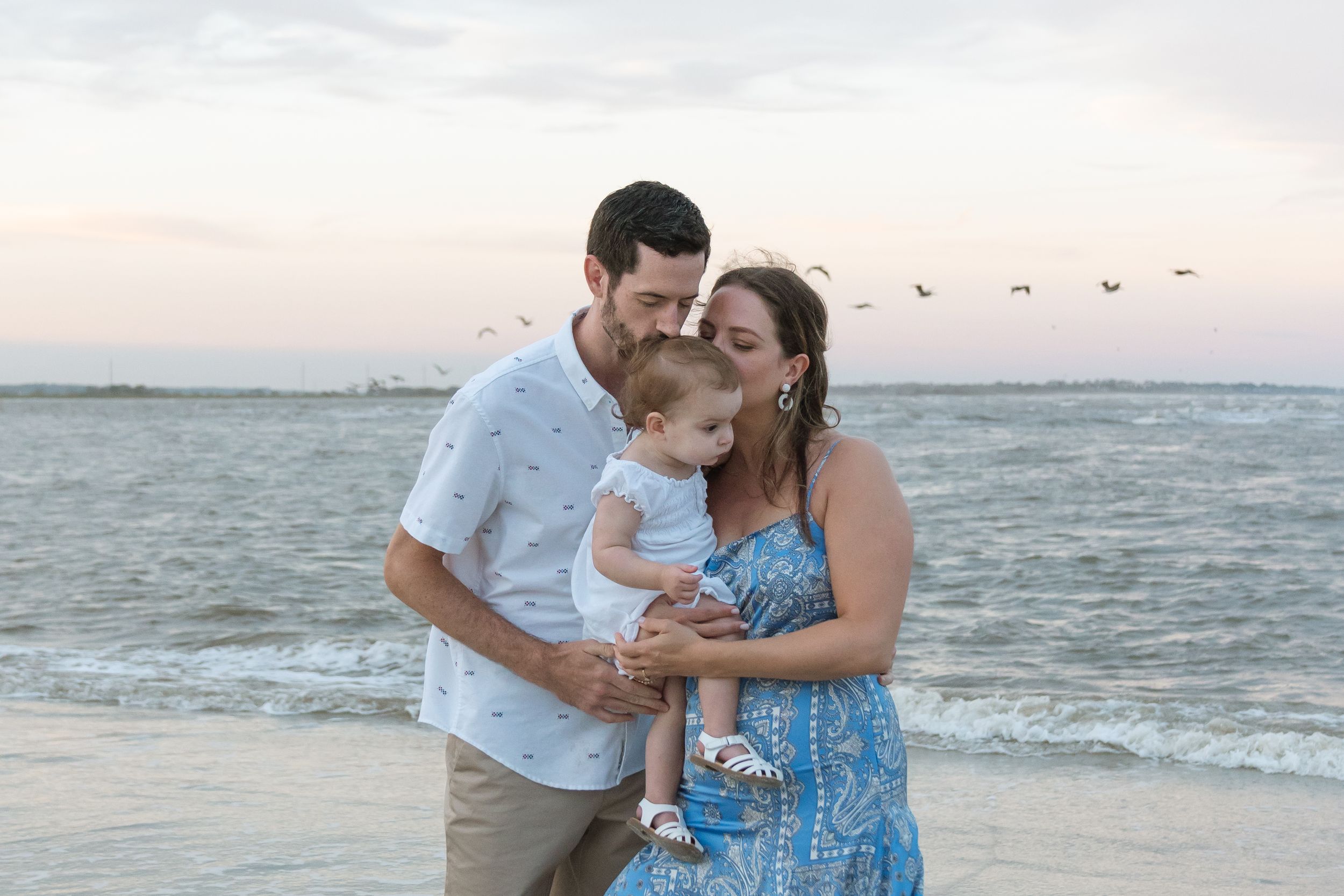 large family photos on beach st simons, jekyll island, driftwood beach, extended family photos beach georgia, golden isles, pictures