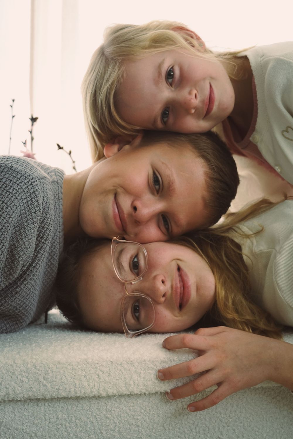 Geschwisterfotografie in Bad Krozingen Breisach, Freiburg , Müllheim .Hartheim ,Eschbach, March, Ihringen ,Umkirch , March ,Schallstadt