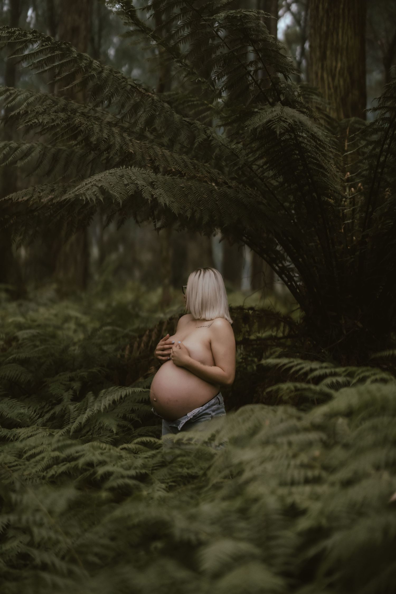 Maternity photo in the ferns Narbethong, Victoria