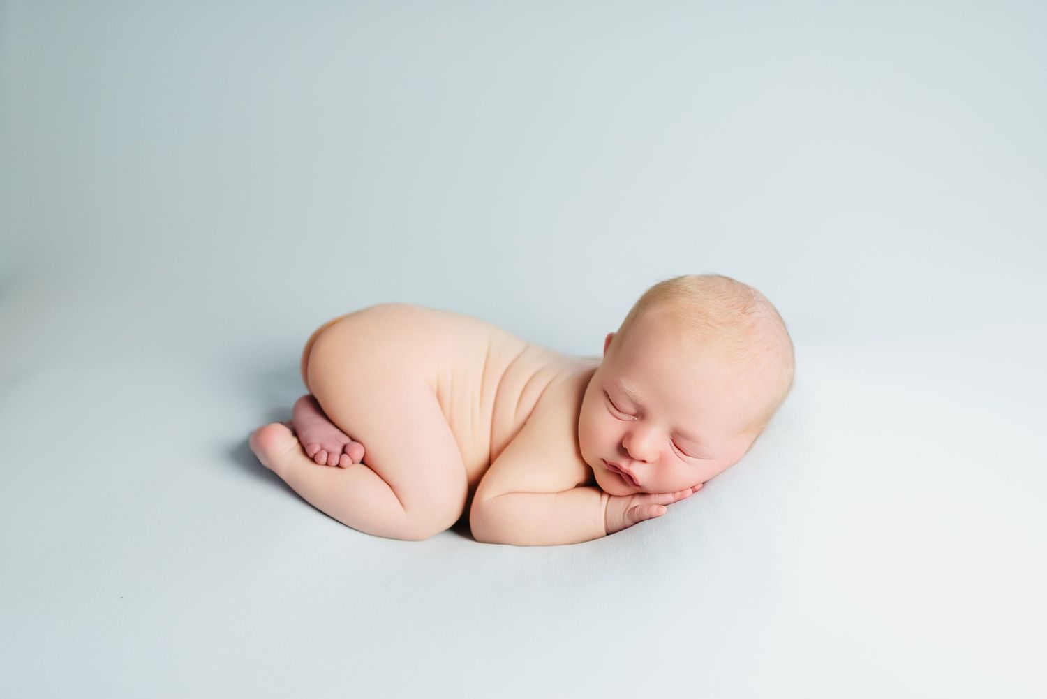 Newborn Photographer based in Denver Colorado offering in Studio Newborn Photo sessions. Centennial Colorado photography studio
