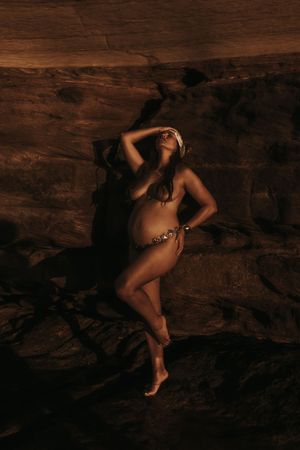 central coast maternity photographer capturing pregnancy